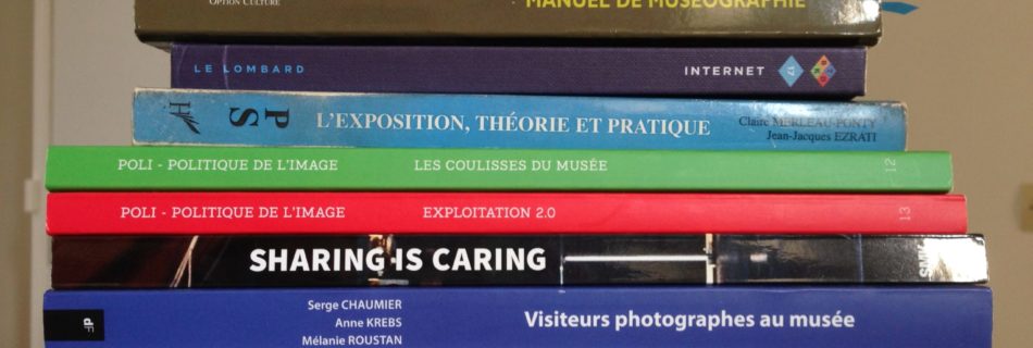 PIle de livres muséeologie et nouveaux médias