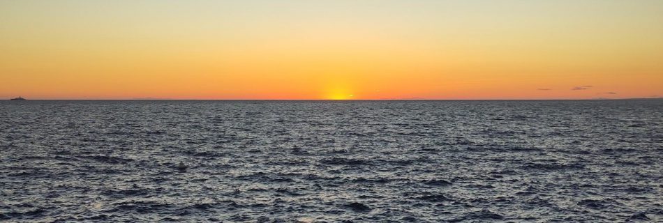 Coucher de soleil estival et marseillais, rien à voir avec le sujet de l'article mais ça fait joli et c'est un beau souvenir.